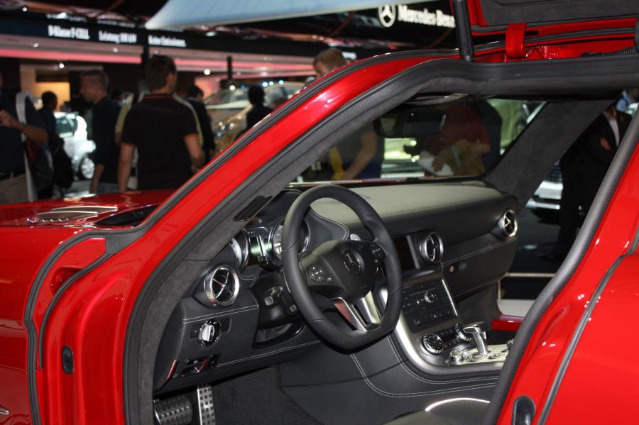  Mercedes-Benz SLS AMG 2010 года  (фото 87 из 526)